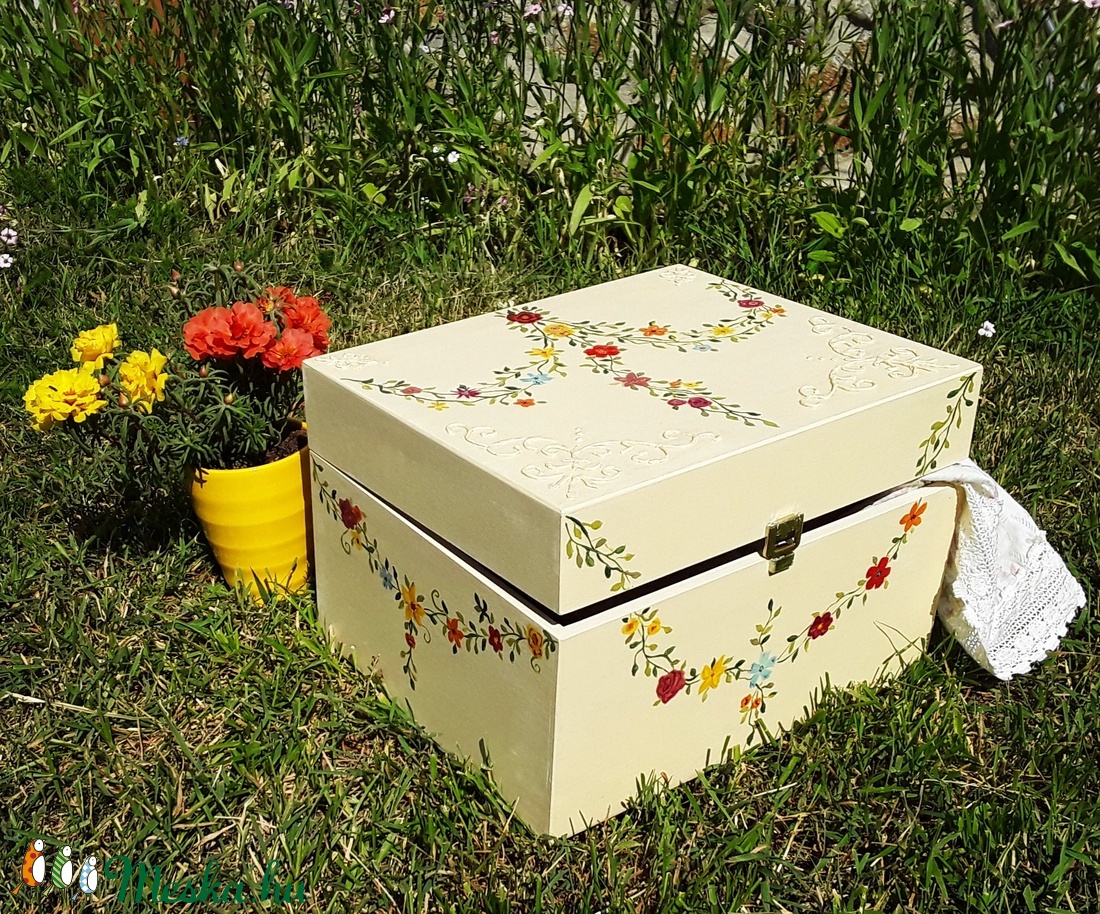 Elegáns barokk füzéres, kis láda, tulipános láda, menyasszonyi ládika - esküvő - emlék & ajándék - doboz - Meska.hu Elegáns barokk füzéres, kis láda, tulipános láda, menyasszonyi ládika - esküvő - emlék & ajándék - doboz - Meska.hu
