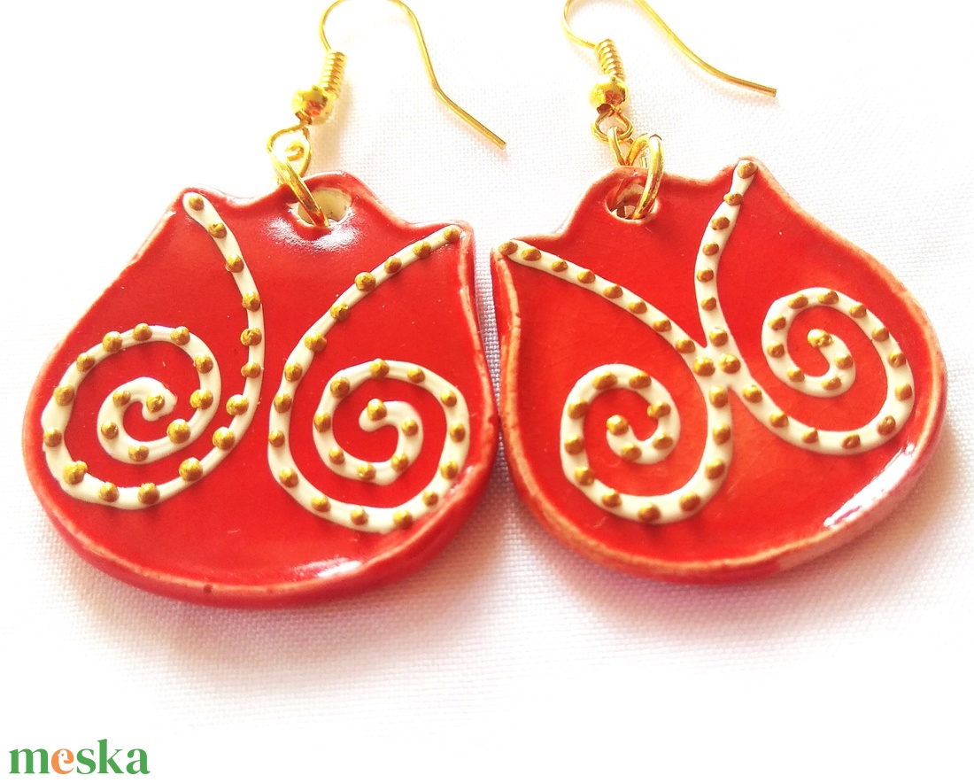 Piros tulipán - kerámia ékszerszett - ékszer - fülbevaló - lógó fülbevaló - Meska.hu