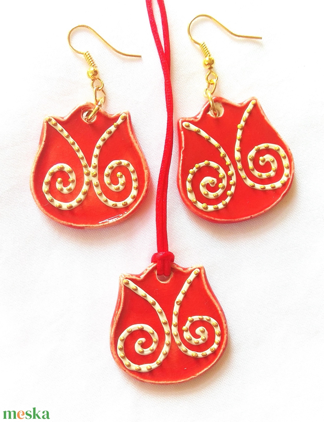 Piros tulipán - kerámia ékszerszett - ékszer - fülbevaló - lógó fülbevaló - Meska.hu