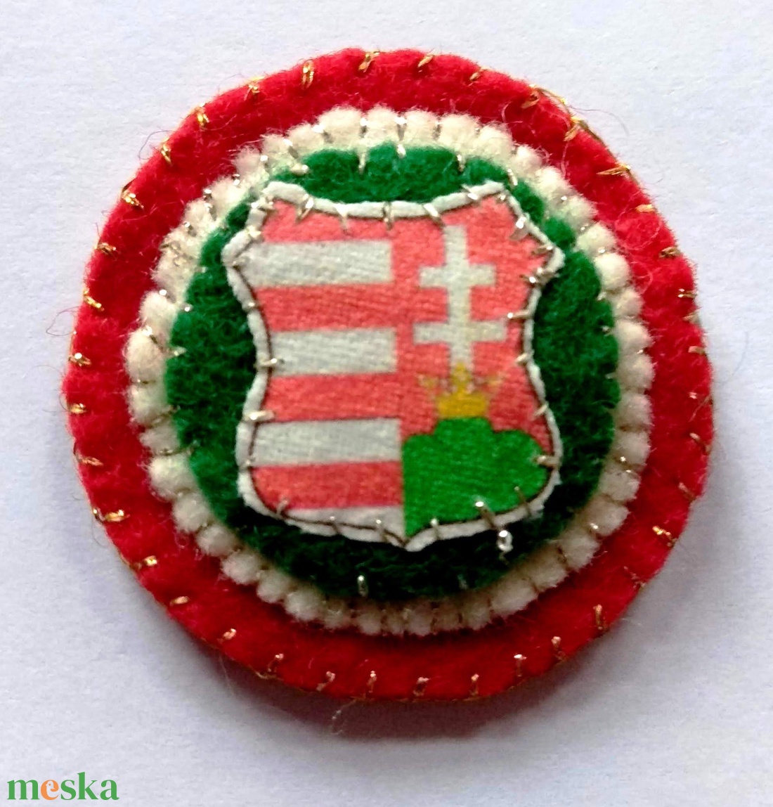 Címeres filc kokárda - ékszer - kitűző és bross - kitűző - Meska.hu Címeres filc kokárda - ékszer - kitűző és bross - kitűző - Meska.hu