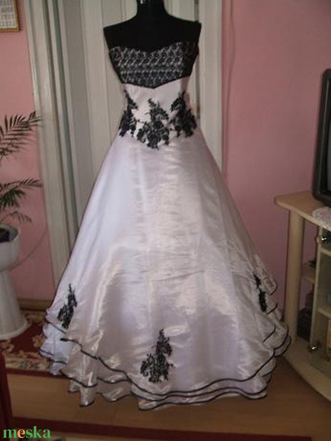 Menyasszonyi ruha, fehér-fekete,  - esküvő - ruha - menyasszonyi ruha - Meska.hu
