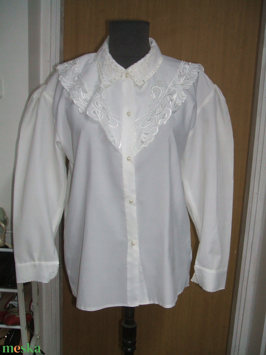 Elegáns világos lila és fehér himzett blúzok, 44-es méret - ruha & divat - női ruha - blúz - Meska.hu Elegáns világos lila és fehér himzett blúzok, 44-es méret - ruha & divat - női ruha - blúz - Meska.hu
