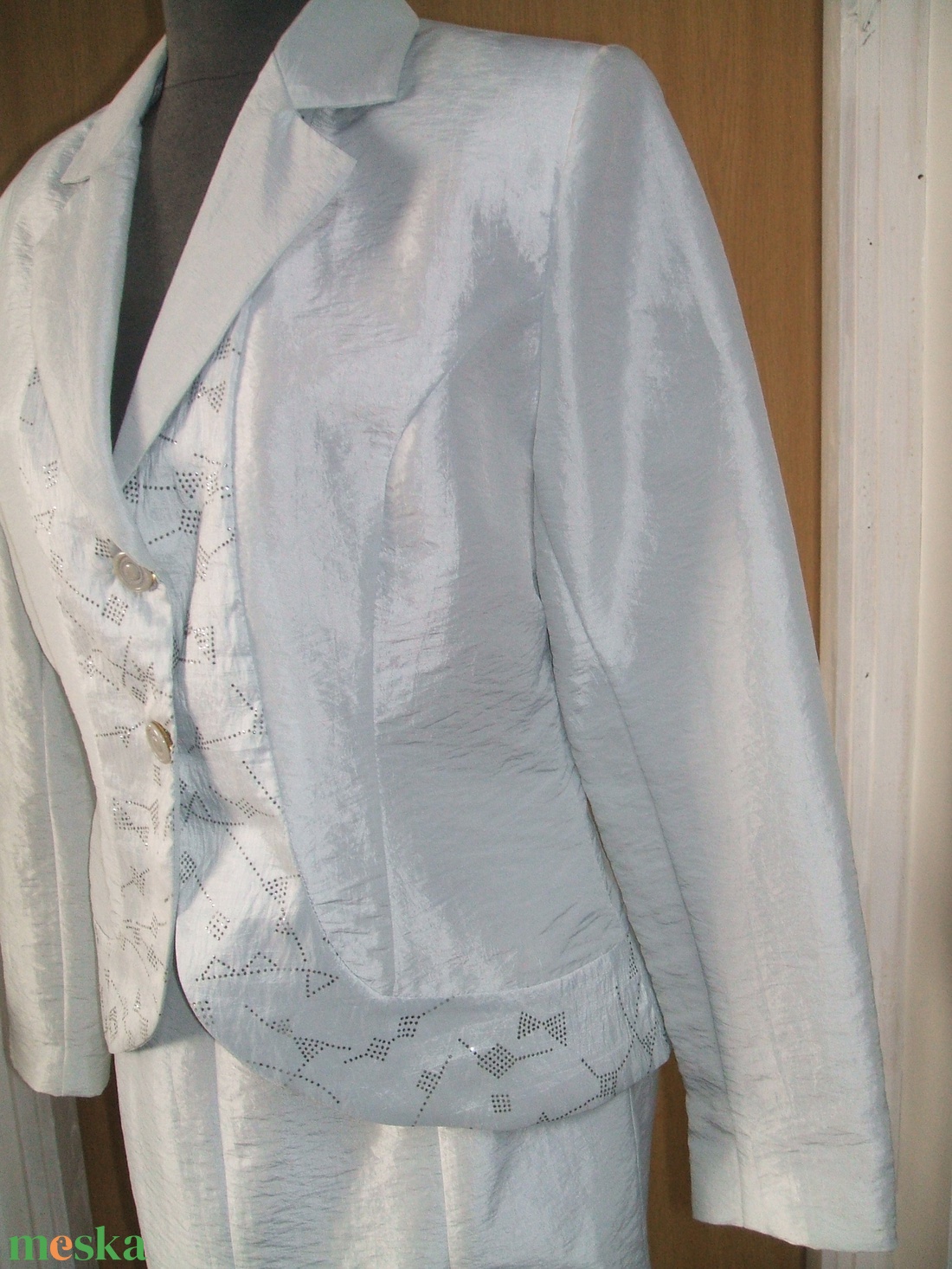 Női elegáns ezüst szinű taft kosztüm, 48-as méret - ruha & divat - női ruha - blézer & kosztüm - Meska.hu