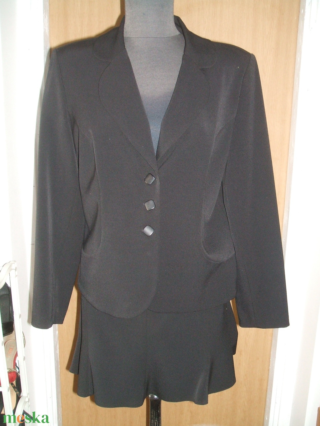 Női fekete szövet kosztüm szoknyával, 38-as - ruha & divat - női ruha - blézer & kosztüm - Meska.hu
