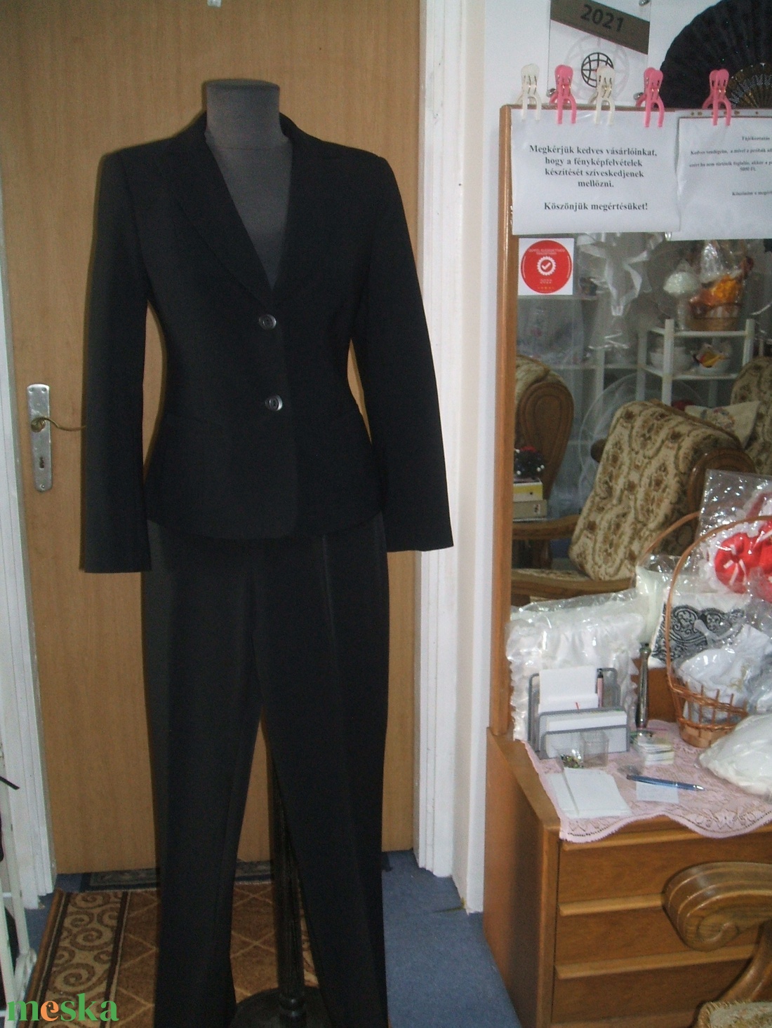 Női elegáns fekete szövet nadrág kosztüm, 38-as - ruha & divat - női ruha - blézer & kosztüm - Meska.hu Női elegáns fekete szövet nadrág kosztüm, 38-as - ruha & divat - női ruha - blézer & kosztüm - Meska.hu