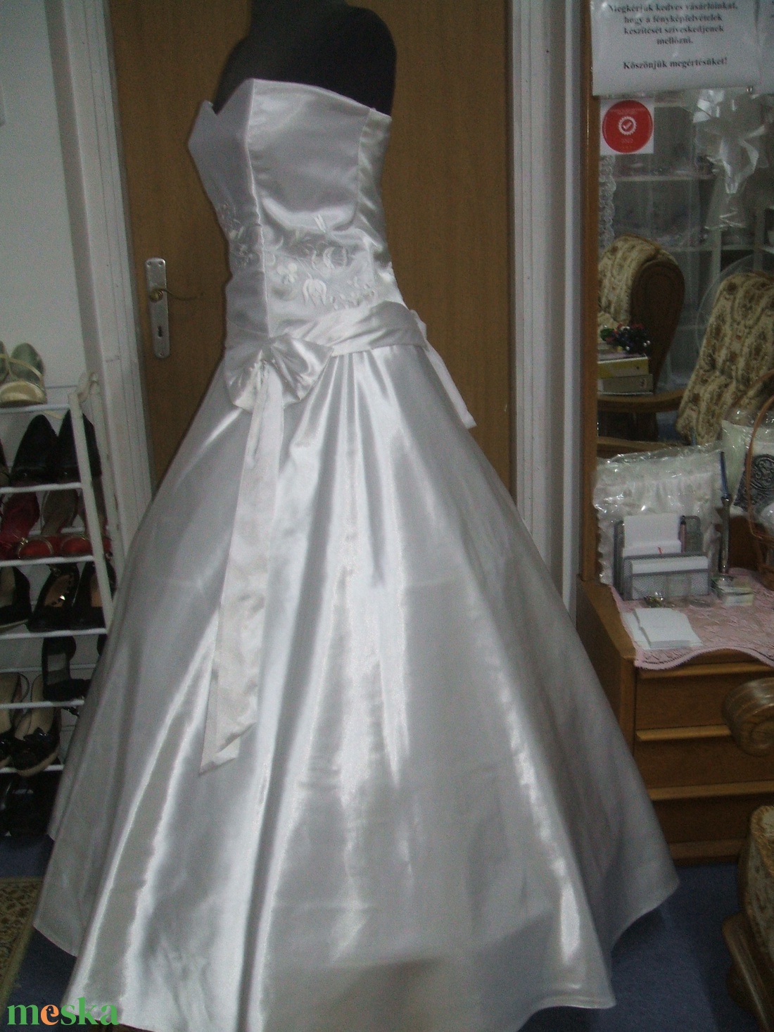 Menyasszonyi ruha, kalocsai fehér himzéssel, 38-40 - esküvő - ruha - menyasszonyi ruha - Meska.hu