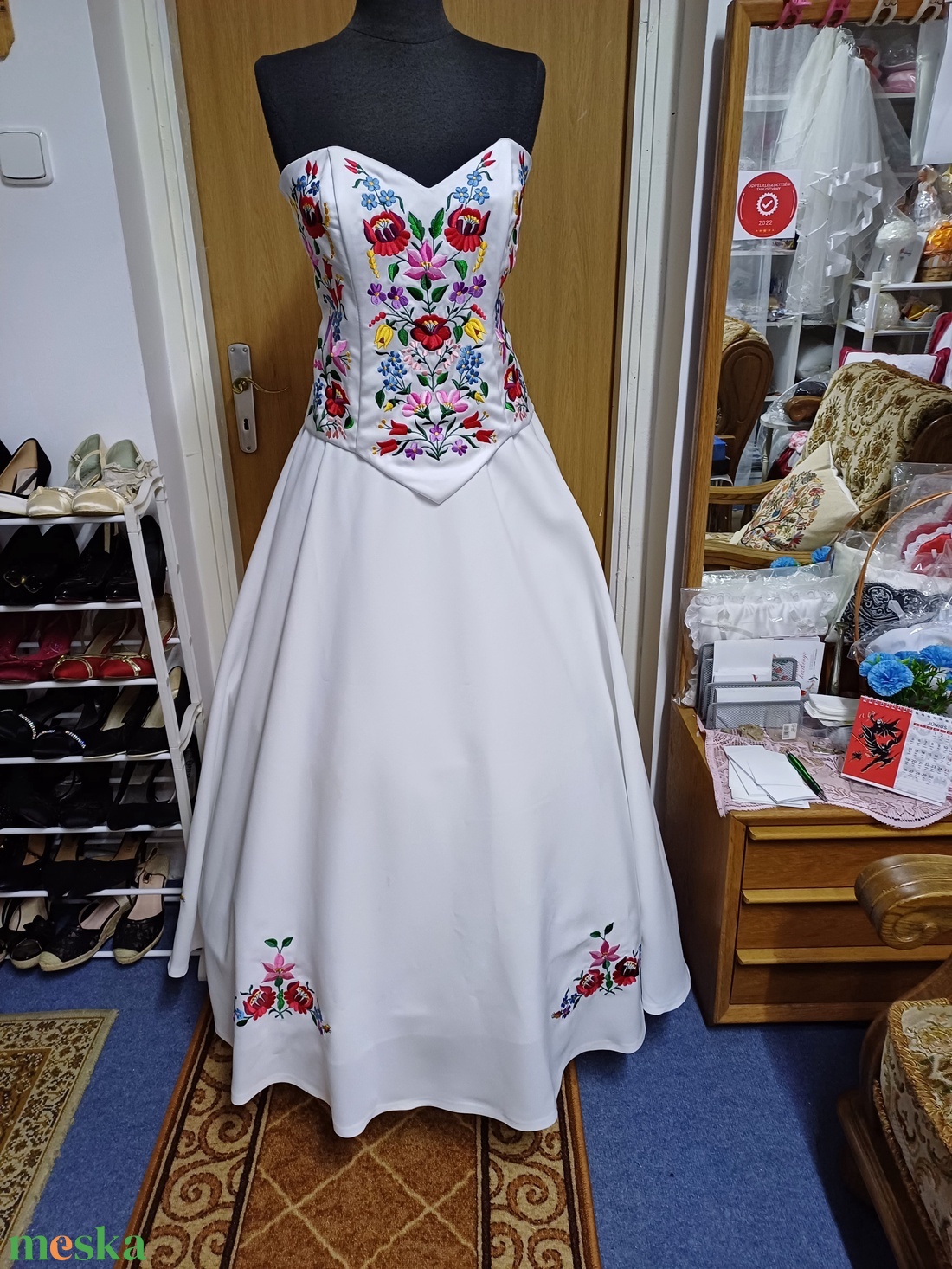 Elegáns magyaros, kalocsai himzett menyasszonyi, báli ruha. - esküvő - ruha - menyasszonyi ruha - Meska.hu Elegáns magyaros, kalocsai himzett menyasszonyi, báli ruha. - esküvő - ruha - menyasszonyi ruha - Meska.hu