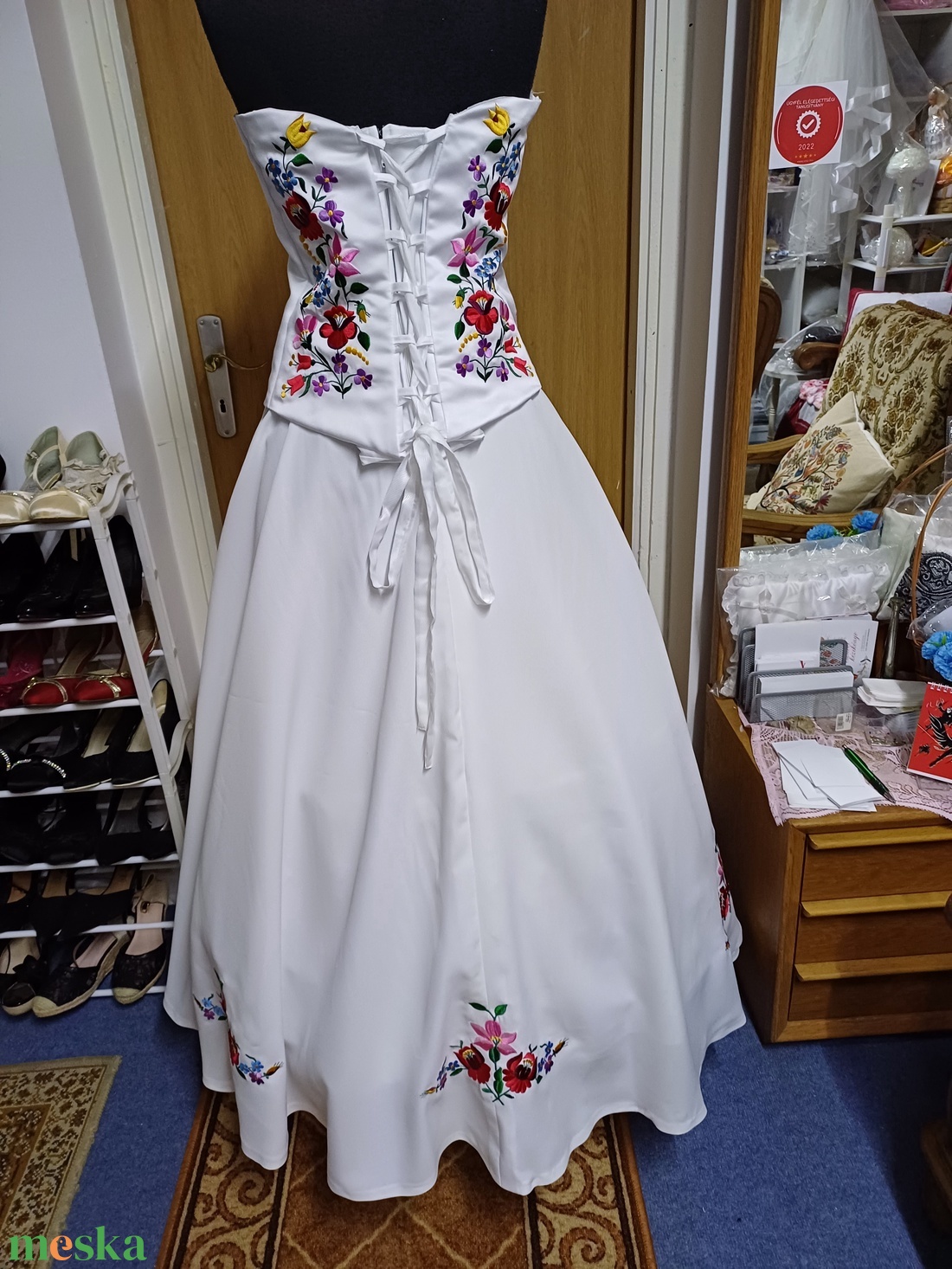 Elegáns magyaros, kalocsai himzett menyasszonyi, báli ruha. - esküvő - ruha - menyasszonyi ruha - Meska.hu Elegáns magyaros, kalocsai himzett menyasszonyi, báli ruha. - esküvő - ruha - menyasszonyi ruha - Meska.hu