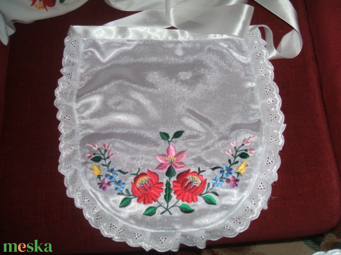 Kalocsai hímzett kötények - otthon & életmód - konyhafelszerelés, tálalás - konyhai textil - kötény - Meska.hu