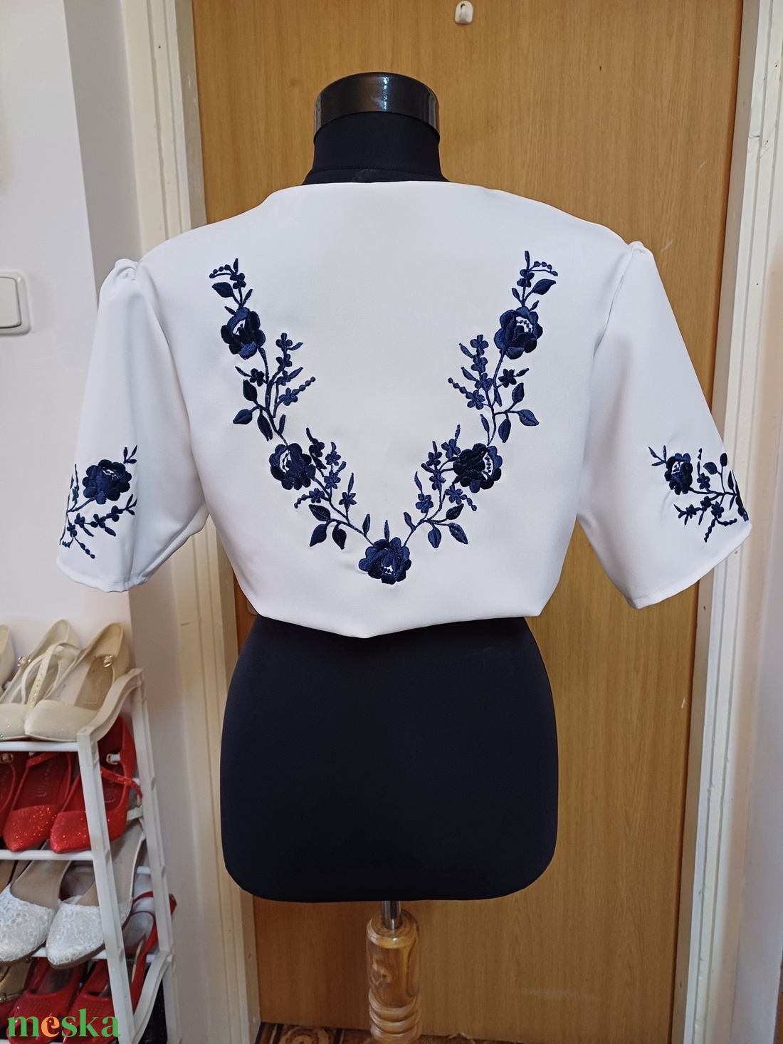 Kalocsai himzett boleró. - esküvő - kiegészítők - bolero és válltakaró - Meska.hu Kalocsai himzett boleró. - esküvő - kiegészítők - bolero és válltakaró - Meska.hu