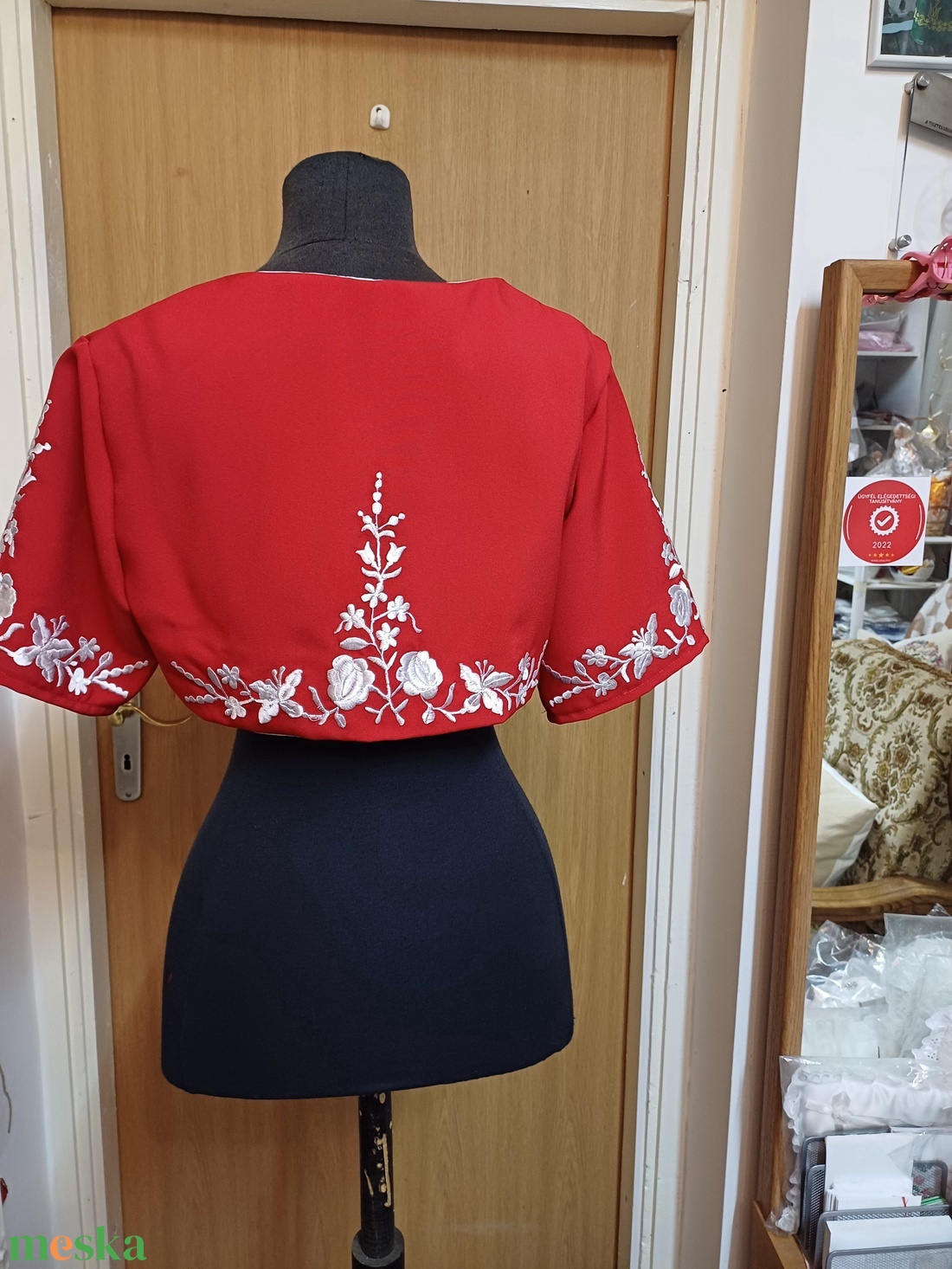 Kalocsai himzett boleró, piros - fehér himzéssel. - esküvő - kiegészítők - bolero és válltakaró - Meska.hu Kalocsai himzett boleró, piros - fehér himzéssel. - esküvő - kiegészítők - bolero és válltakaró - Meska.hu