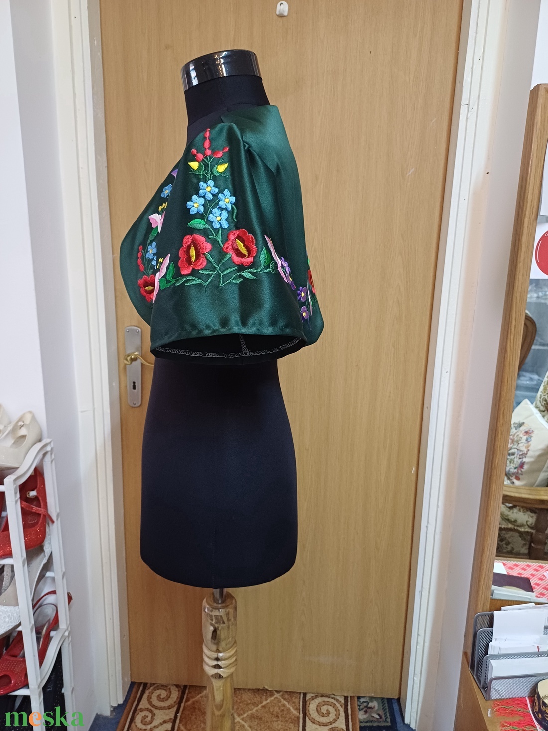 Kalocsai himzett boleró, zöld - kalocsai himzéssel. - esküvő - kiegészítők - bolero és válltakaró - Meska.hu Kalocsai himzett boleró, zöld - kalocsai himzéssel. - esküvő - kiegészítők - bolero és válltakaró - Meska.hu