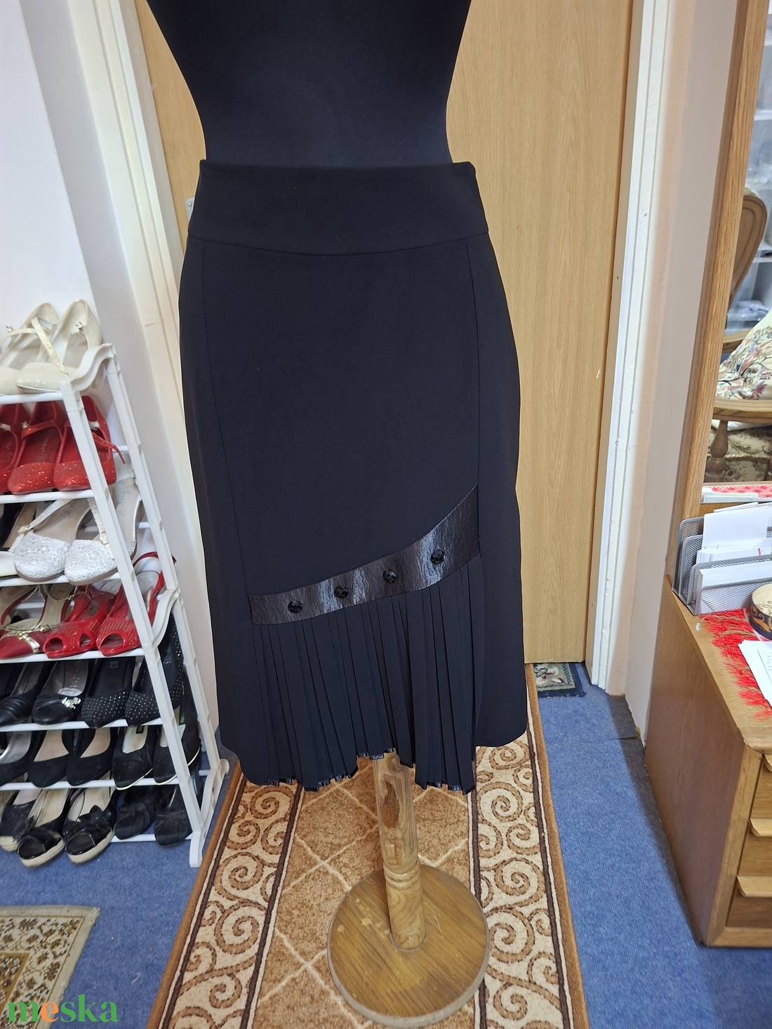 Elasztikus anyagból készített fekete  szoknya. - ruha & divat - női ruha - szoknya - Meska.hu