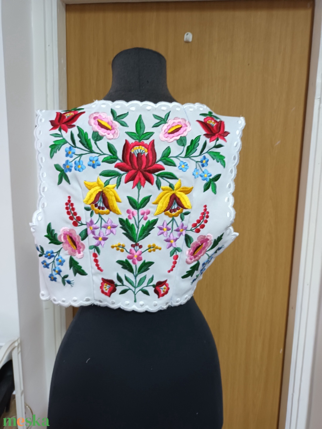 Kalocsai himzett mellény, boleró riseliős széllel. - ruha & divat - női ruha - mellény - Meska.hu