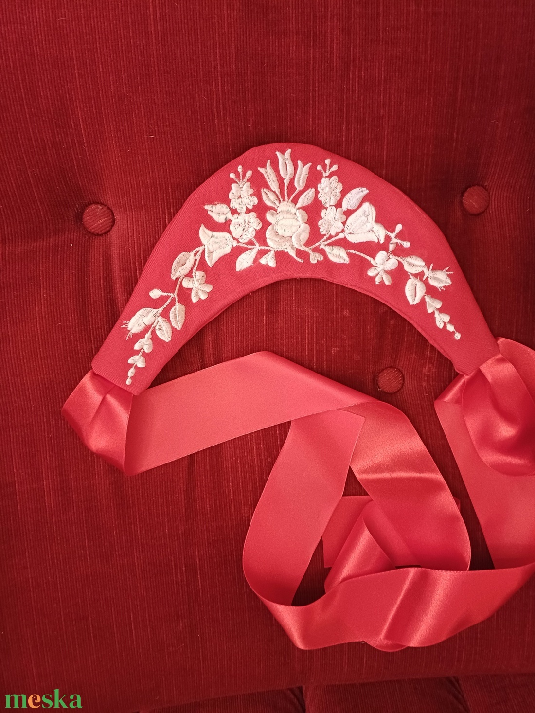 Himzett magyaros párták, a ruha szép kiegészítője.  - esküvő - hajdísz - hajpánt - Meska.hu