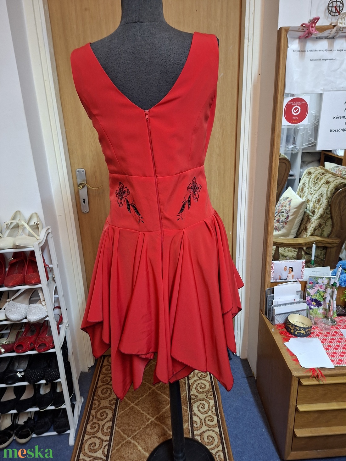 Menyecske, alkalmi, tánc ruha, pillangós himzéssel.  - esküvő - ruha - menyecske ruha - Meska.hu