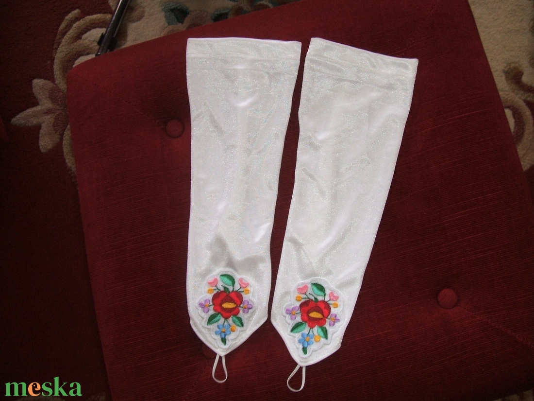 Kalocsai hímzett magyaros kesztyű. - ruha & divat - sál, sapka, kendő - kesztyű - Meska.hu