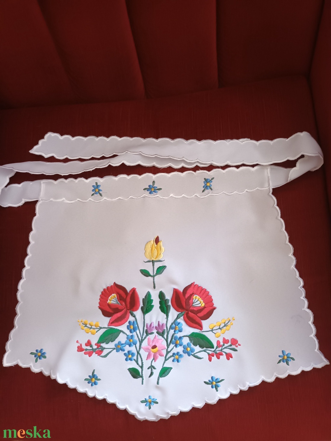 Kalocsai himzett kötények eladóak.  - otthon & életmód - konyhafelszerelés, tálalás - konyhai textil - kötény - Meska.hu