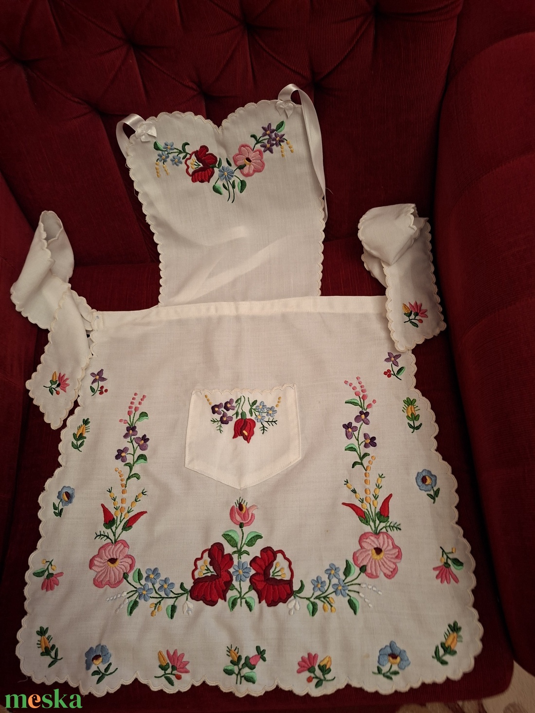 Kalocsai himzett kötények eladóak.  - otthon & életmód - konyhafelszerelés, tálalás - konyhai textil - kötény - Meska.hu