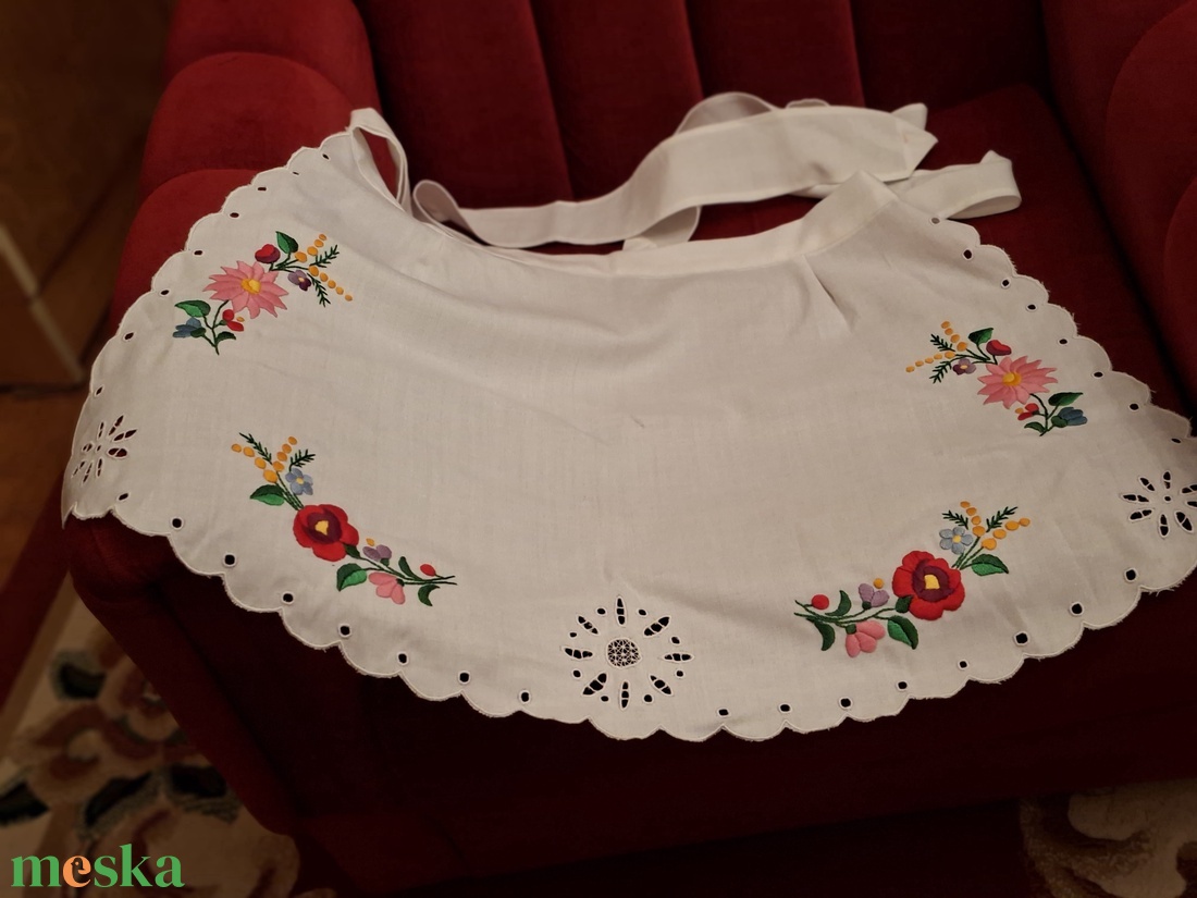 Kalocsai himzett kötények eladóak.  - otthon & életmód - konyhafelszerelés, tálalás - konyhai textil - kötény - Meska.hu