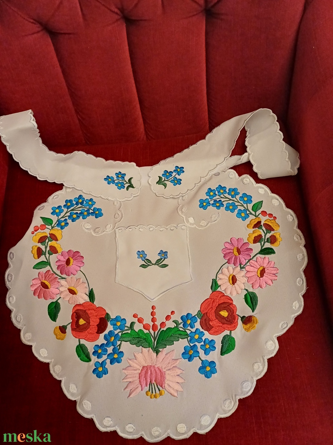 Kalocsai himzett kötények eladóak.  - otthon & életmód - konyhafelszerelés, tálalás - konyhai textil - kötény - Meska.hu