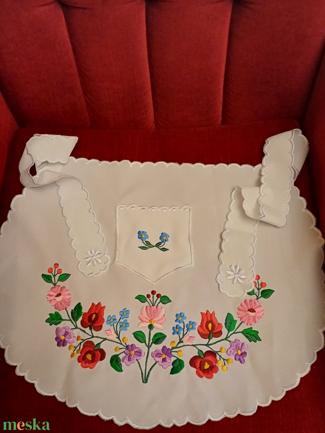 Kalocsai himzett kötények eladóak.  - otthon & életmód - konyhafelszerelés, tálalás - konyhai textil - kötény - Meska.hu