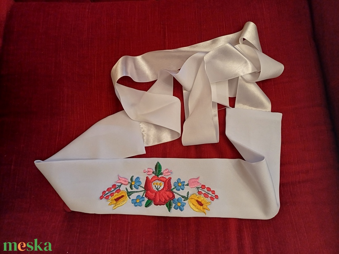 Kalocsai himzett övek, a ruha kiegészítőjeként. - esküvő - kiegészítők - öv & pánt - Meska.hu