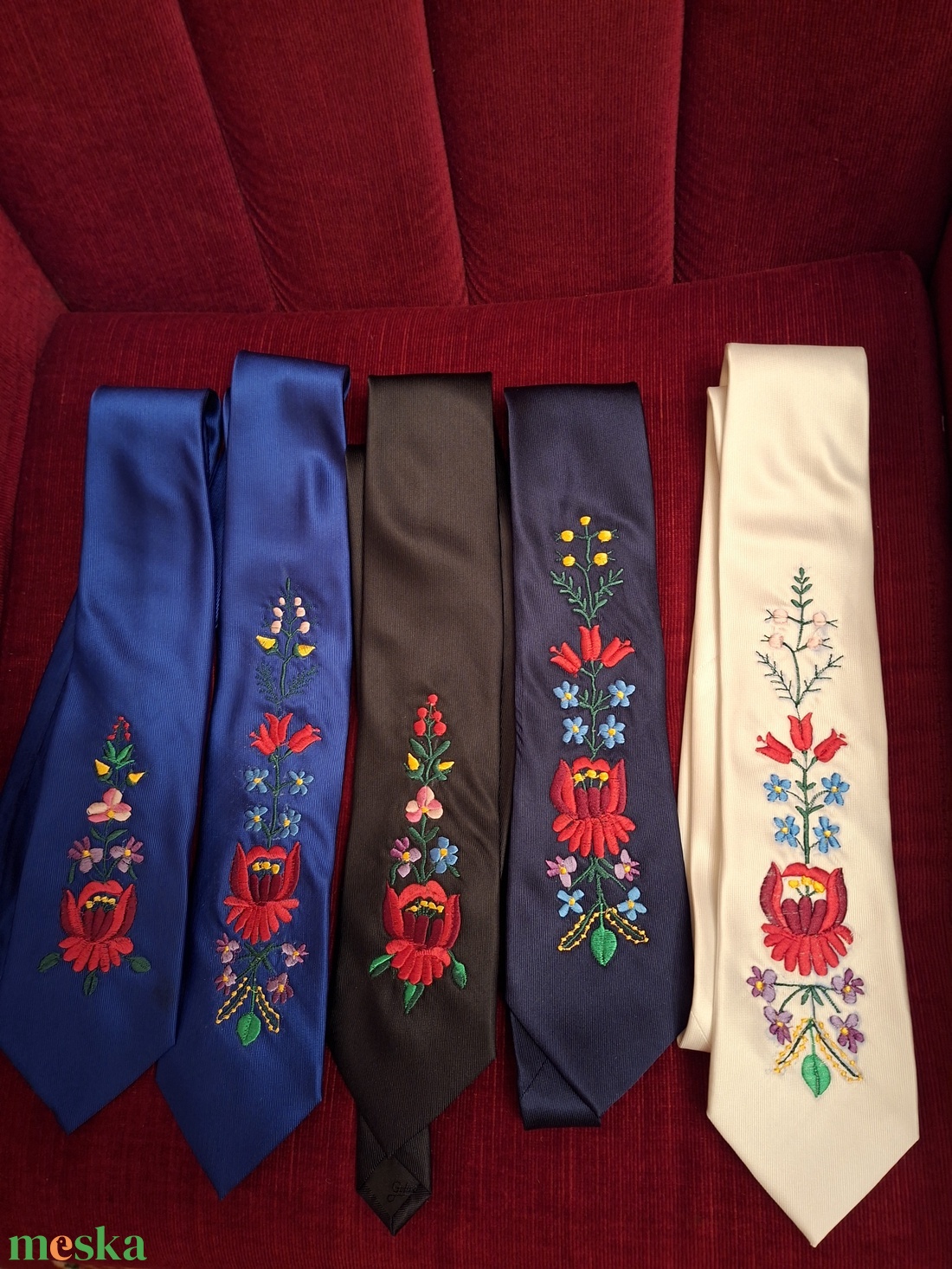 Kalocsai himzett nyakkendő, a Nagy Napra is.  - esküvő - kiegészítők - nyakkendő - Meska.hu