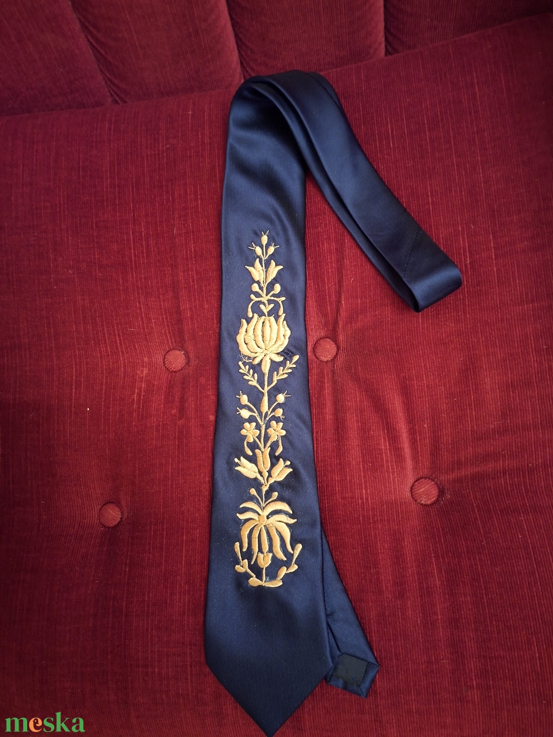 Sötétkék bocskai mintával, és kalocsai himzéssel diszített férfi nyakkendők - esküvő - kiegészítők - nyakkendő - Meska.hu