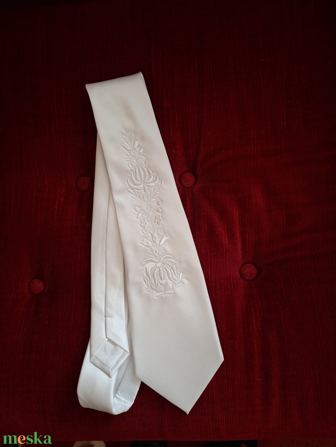 Sötétkék bocskai mintával, és kalocsai himzéssel diszített férfi nyakkendők - esküvő - kiegészítők - nyakkendő - Meska.hu