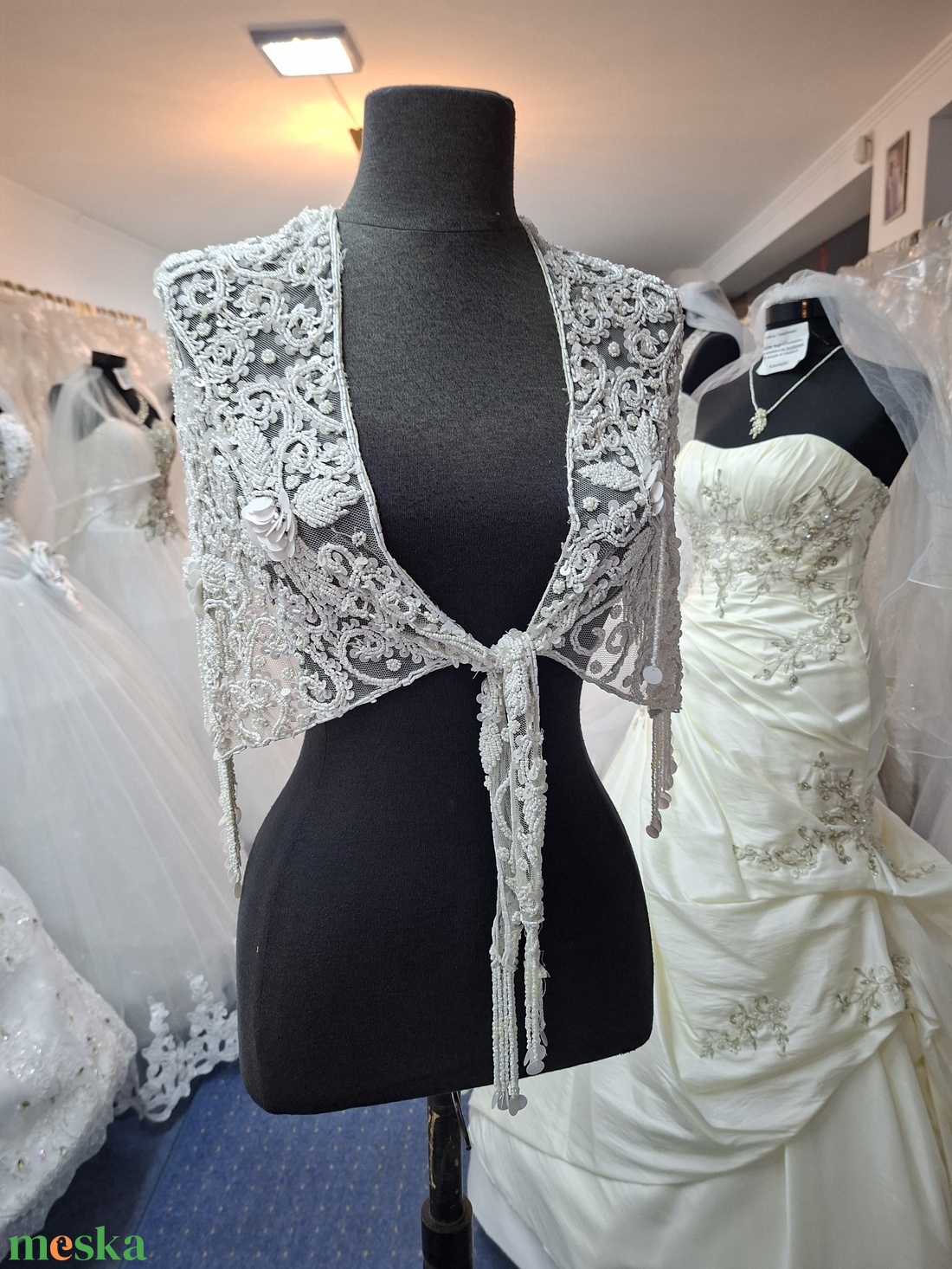 Boleró, fehér, gyöngy himzéssel.  - esküvő - kiegészítők - bolero és válltakaró - Meska.hu