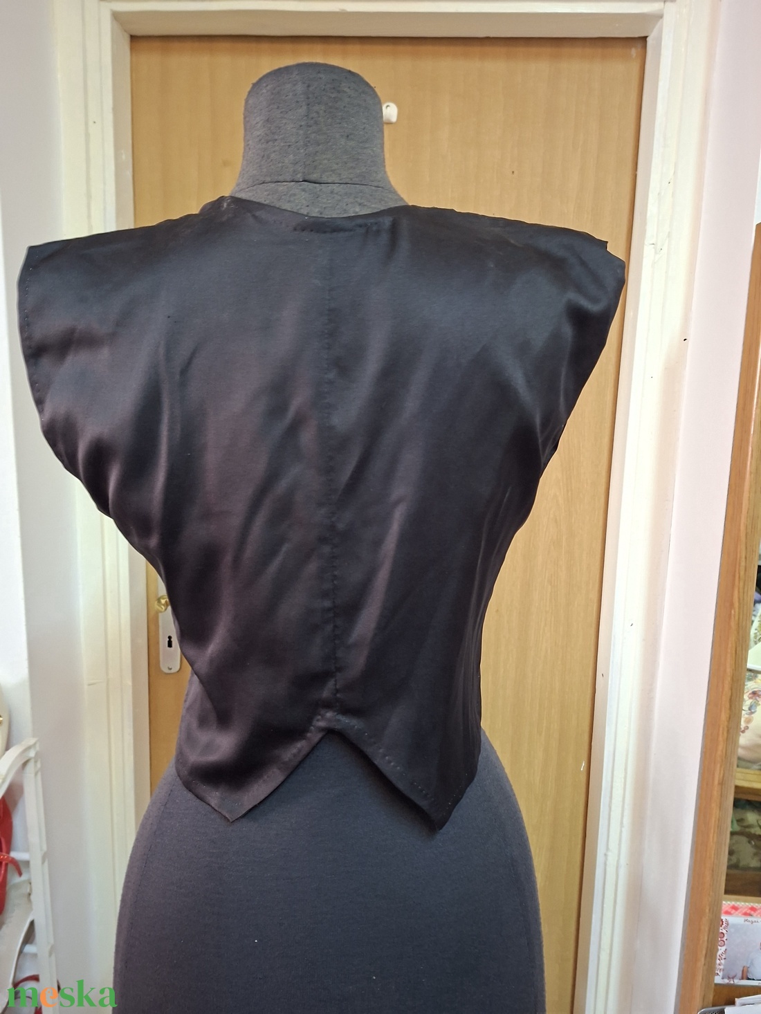 Boleró, fekete riseliős himzéssel diszítve. - esküvő - kiegészítők - bolero és válltakaró - Meska.hu