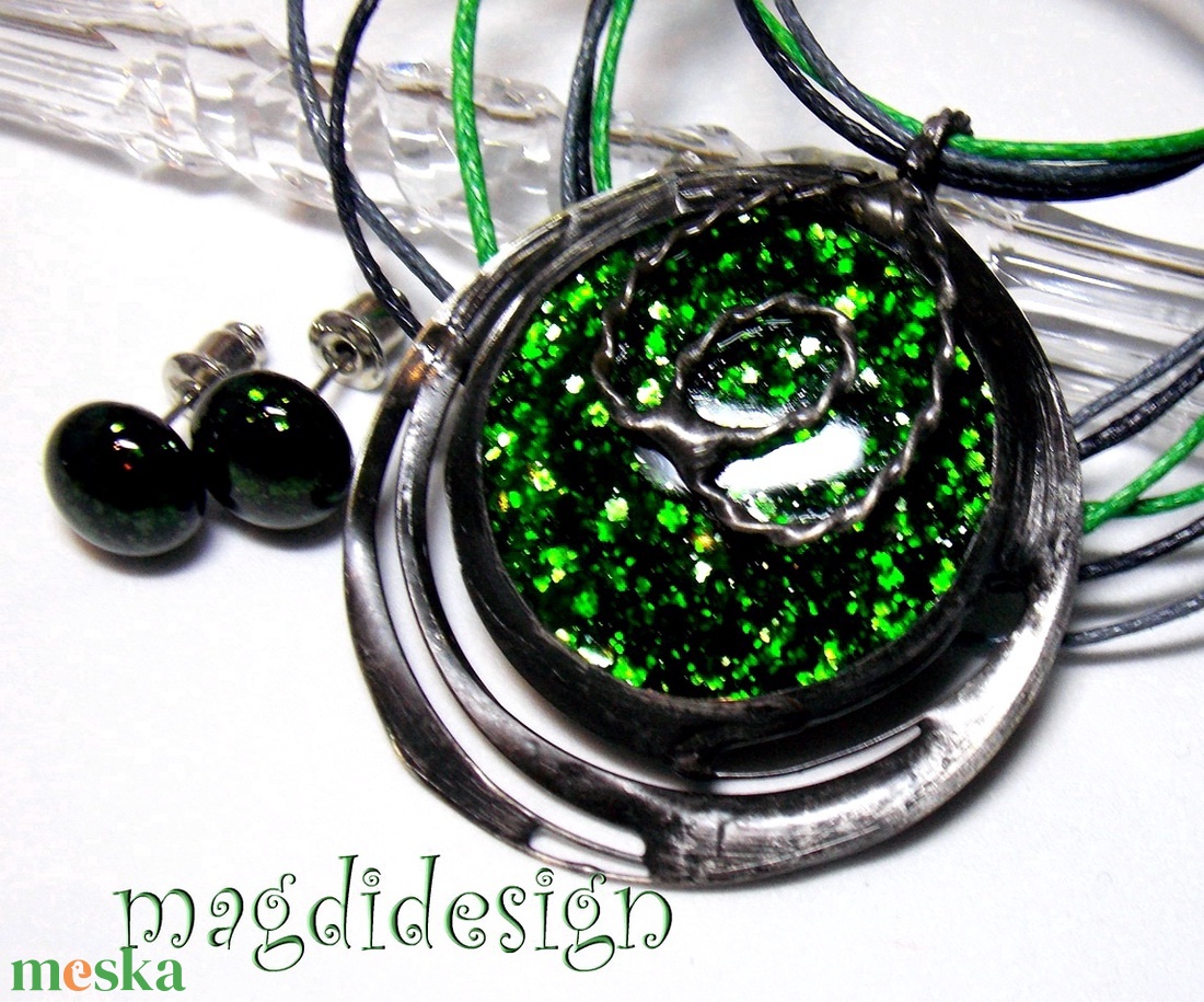 Szikrázó zöld bolygó üvegékszer szett, nyaklánc, fülbevaló - ékszer - ékszerszett - Meska.hu