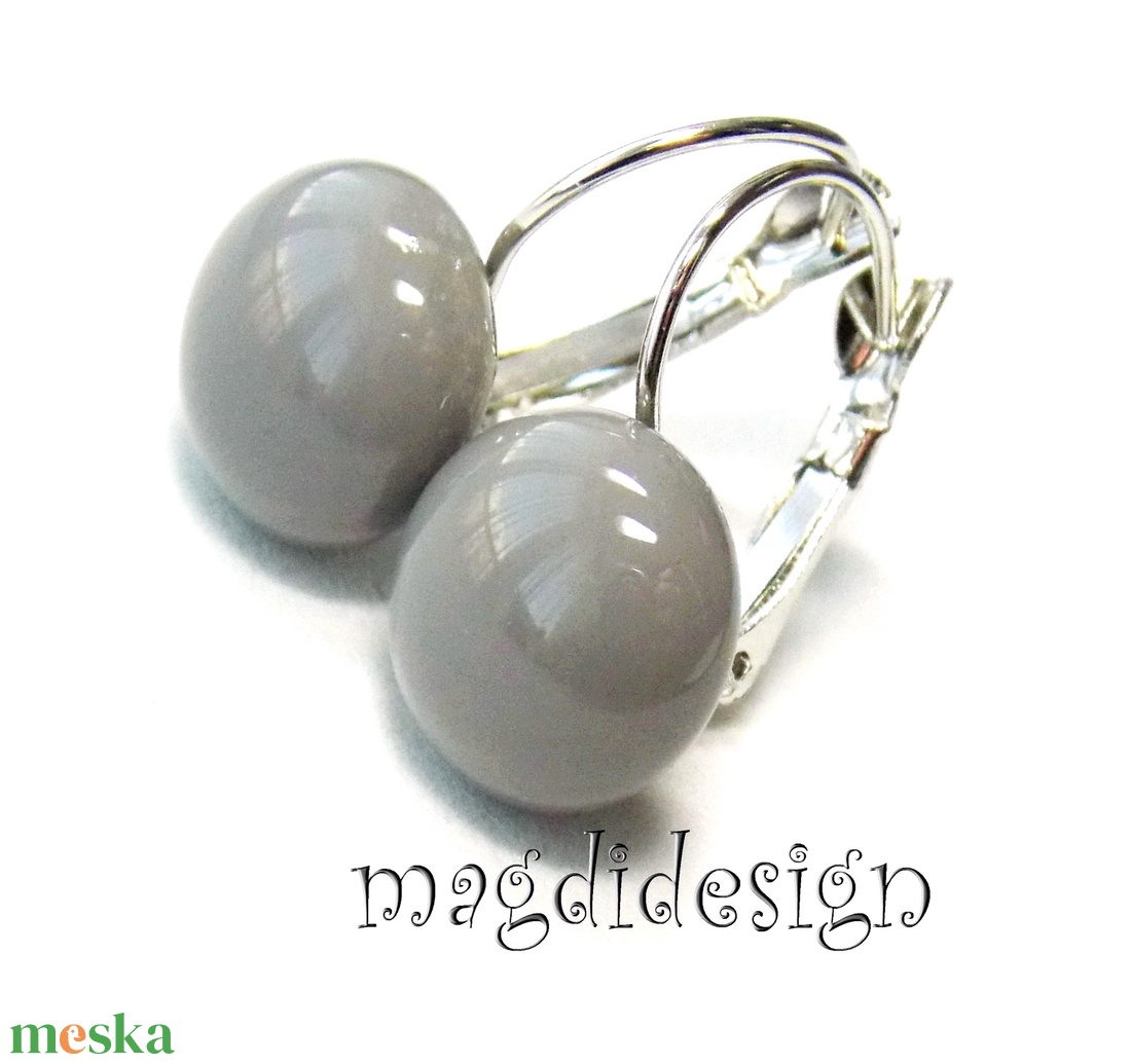 AKCIÓ!! Középszürke üvegékszer kapcsos fülbevaló - ékszer - fülbevaló - lógó fülbevaló - Meska.hu