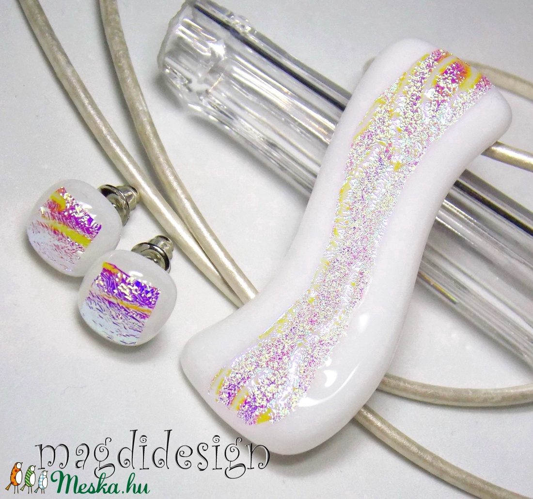 Akció!! Fehér-arany dichroic hullámzás üvegékszer szett nyaklánc, stiftes fülbevaló - - Meska.hu Akció!! Fehér-arany dichroic hullámzás üvegékszer szett nyaklánc, stiftes fülbevaló - - Meska.hu