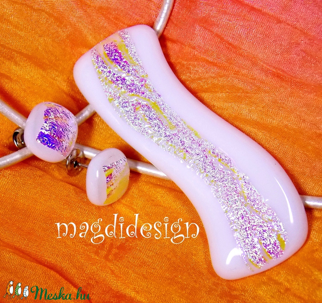 Akció!! Fehér-arany dichroic hullámzás üvegékszer szett nyaklánc, stiftes fülbevaló - - Meska.hu Akció!! Fehér-arany dichroic hullámzás üvegékszer szett nyaklánc, stiftes fülbevaló - - Meska.hu