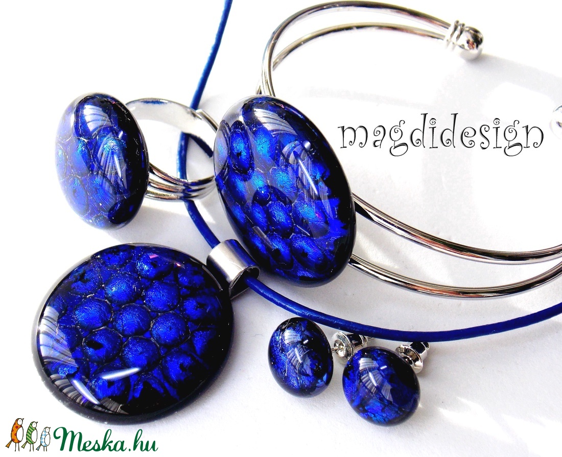 Kék buborékok dichroic üvegékszer szett, nyaklánc, karkötő, gyűrű, fülbevaló - ékszer - ékszerszett - Meska.hu Kék buborékok dichroic üvegékszer szett, nyaklánc, karkötő, gyűrű, fülbevaló - ékszer - ékszerszett - Meska.hu