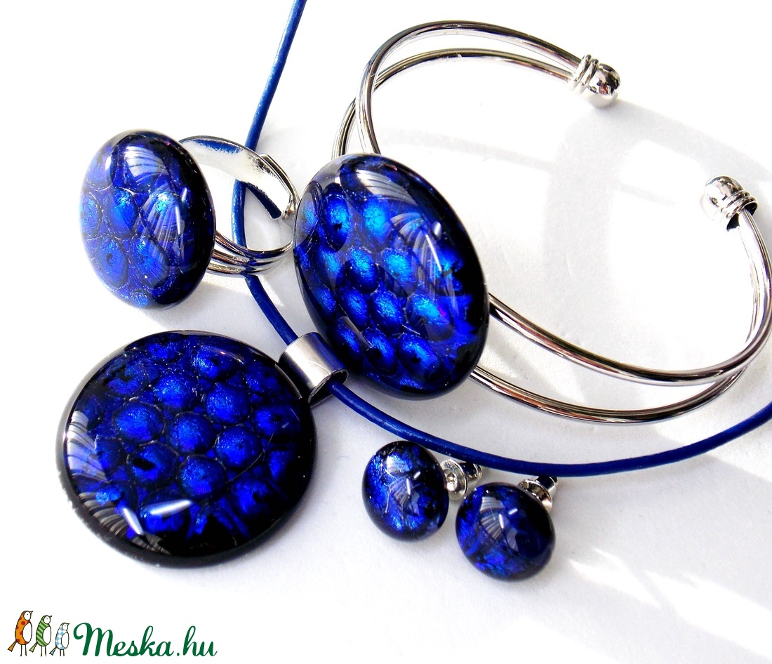 Kék buborékok dichroic üvegékszer szett, nyaklánc, karkötő, gyűrű, fülbevaló - ékszer - ékszerszett - Meska.hu Kék buborékok dichroic üvegékszer szett, nyaklánc, karkötő, gyűrű, fülbevaló - ékszer - ékszerszett - Meska.hu