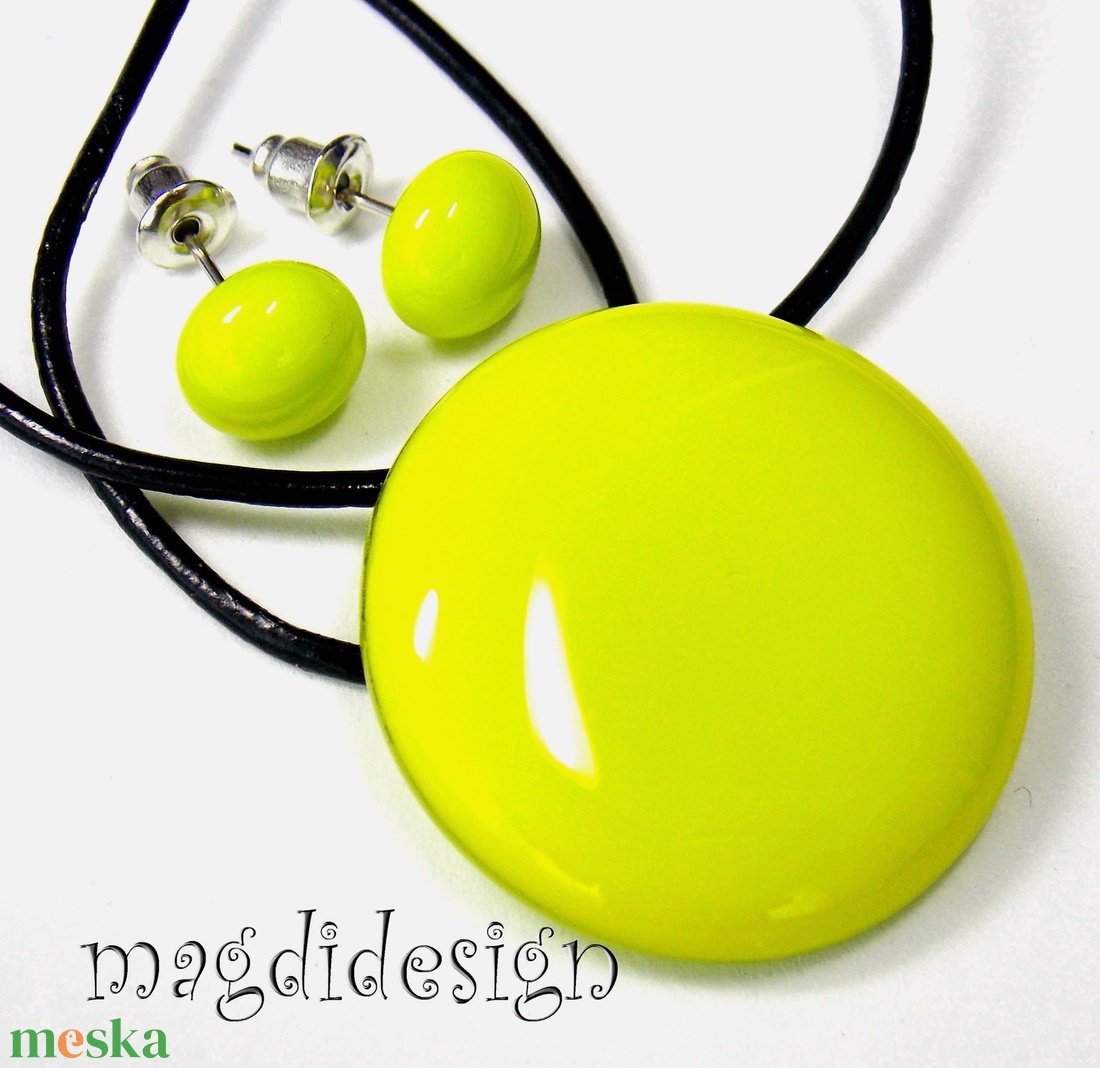 AKCIÓ!!  Élénk neonzöld, kerek üvegékszer szett, nyaklánc, fülbevaló - ékszer - ékszerszett - Meska.hu
