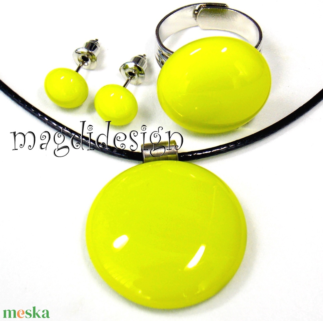 Élénk zöld üvegékszer szett, nyaklánc, gyűrű, stiftes fülbevaló  - ékszer - ékszerszett - Meska.hu