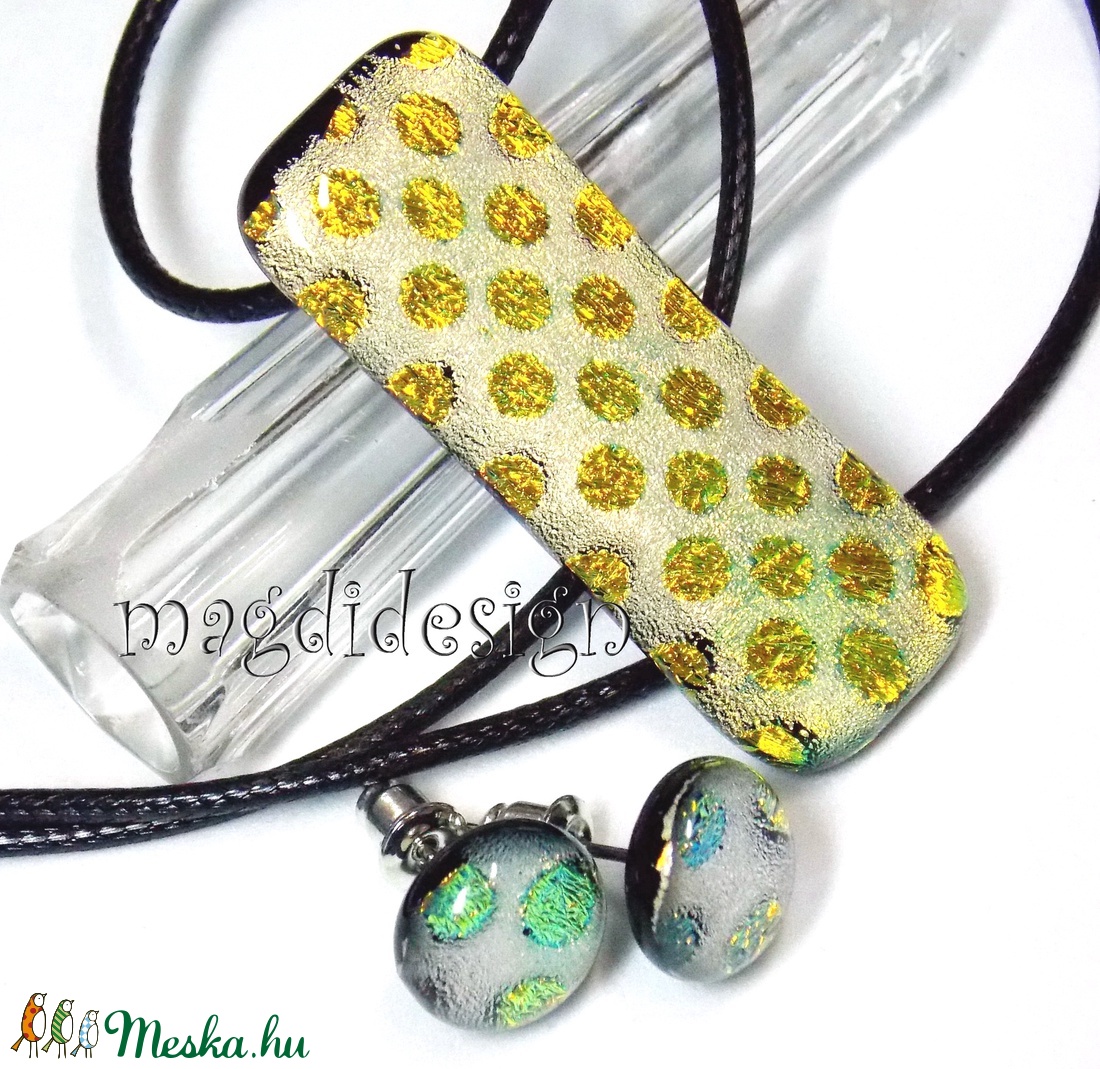 Arany-púder pöttyös dichroic üvegékszer szett, nyaklánc, stiftes fülbevaló - ékszer - ékszerszett - Meska.hu Arany-púder pöttyös dichroic üvegékszer szett, nyaklánc, stiftes fülbevaló - ékszer - ékszerszett - Meska.hu