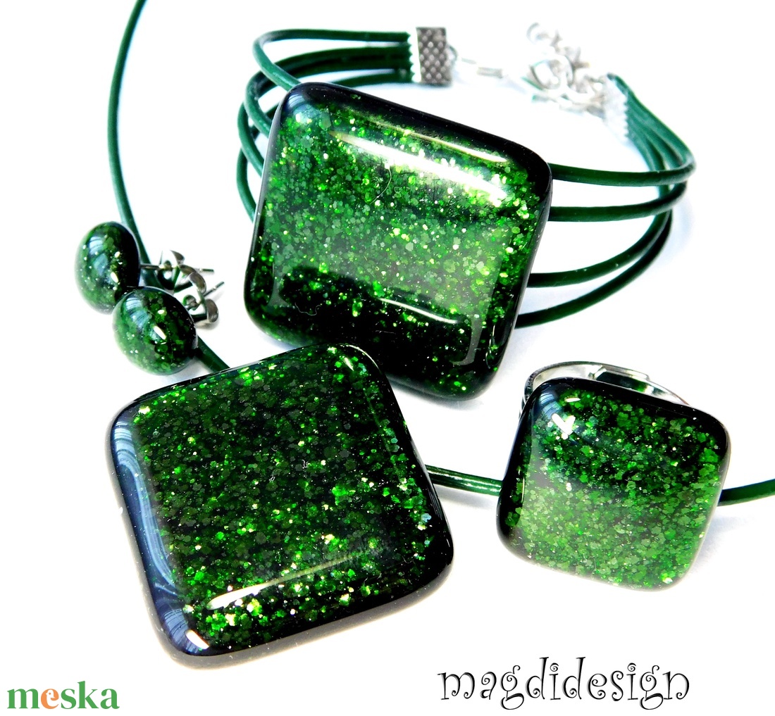 AKCIÓS! EREDETI Zöld aventurin csillogás üvegékszer szett, nyaklánc, karkötő, gyűrű, stiftes fülbevaló  - ékszer - ékszerszett - Meska.hu