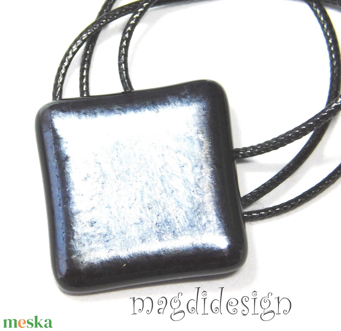 Ezüst metál minimál design üvegékszer kocka medál - ékszer - nyaklánc - medálos nyaklánc - Meska.hu Ezüst metál minimál design üvegékszer kocka medál - ékszer - nyaklánc - medálos nyaklánc - Meska.hu