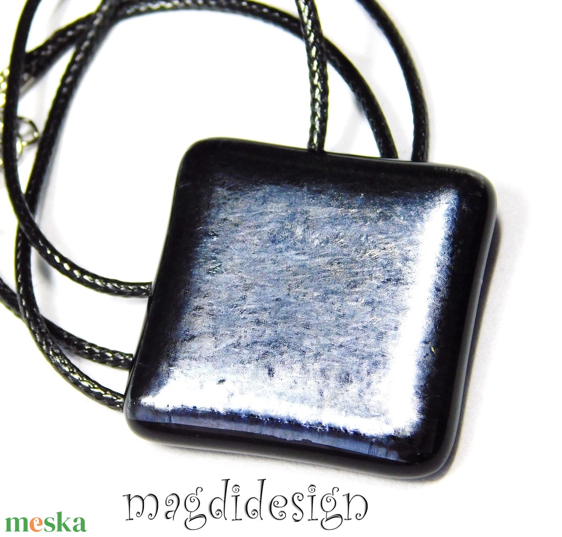 Ezüst metál minimál design üvegékszer kocka medál - ékszer - nyaklánc - medálos nyaklánc - Meska.hu Ezüst metál minimál design üvegékszer kocka medál - ékszer - nyaklánc - medálos nyaklánc - Meska.hu