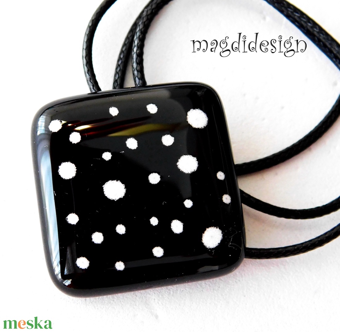 Fekete fehér pöttyös kocka üvegékszer nyaklánc - ékszer - nyaklánc - medálos nyaklánc - Meska.hu