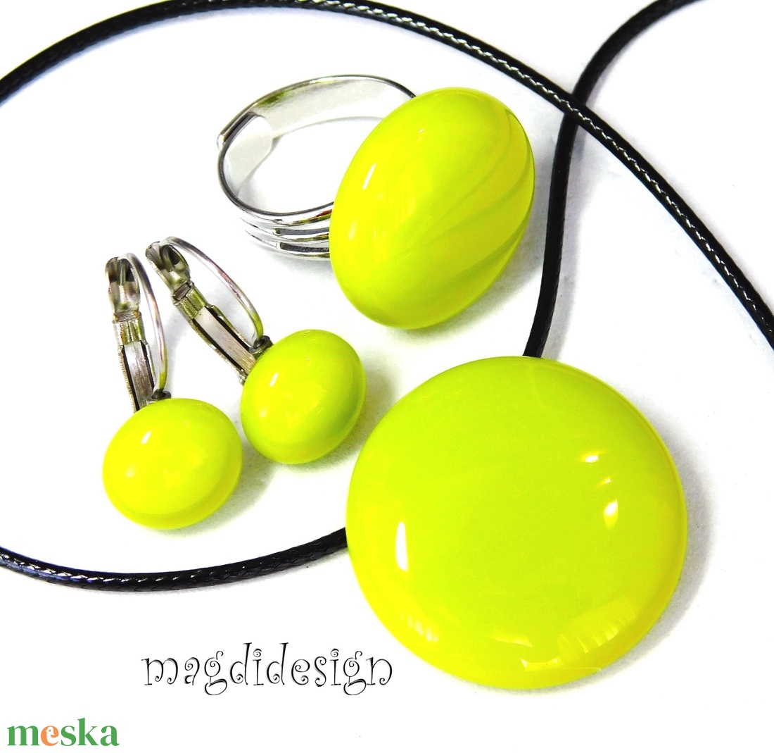 Neonzöld üvegékszer szett, nyaklánc, gyűrű, kapcsos fülbevaló - ékszer - ékszerszett - Meska.hu Neonzöld üvegékszer szett, nyaklánc, gyűrű, kapcsos fülbevaló - ékszer - ékszerszett - Meska.hu