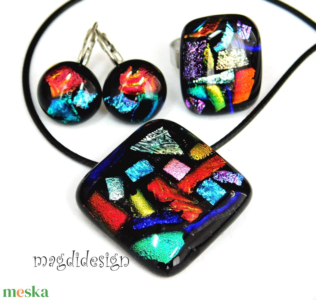 Kék-arany dichroic üvegékszer szett nyaklánc, gyűrű, kapcsos fülbevaló - ékszer - ékszerszett - Meska.hu Kék-arany dichroic üvegékszer szett nyaklánc, gyűrű, kapcsos fülbevaló - ékszer - ékszerszett - Meska.hu