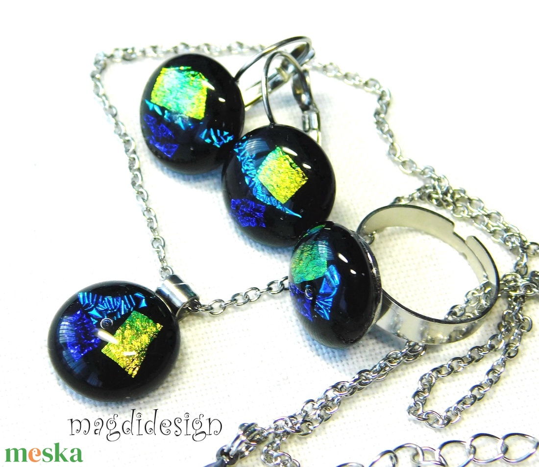 Kék-arany dichroic üvegékszer szett nyaklánc, gyűrű, kapcsos fülbevaló - ékszer - ékszerszett - Meska.hu Kék-arany dichroic üvegékszer szett nyaklánc, gyűrű, kapcsos fülbevaló - ékszer - ékszerszett - Meska.hu