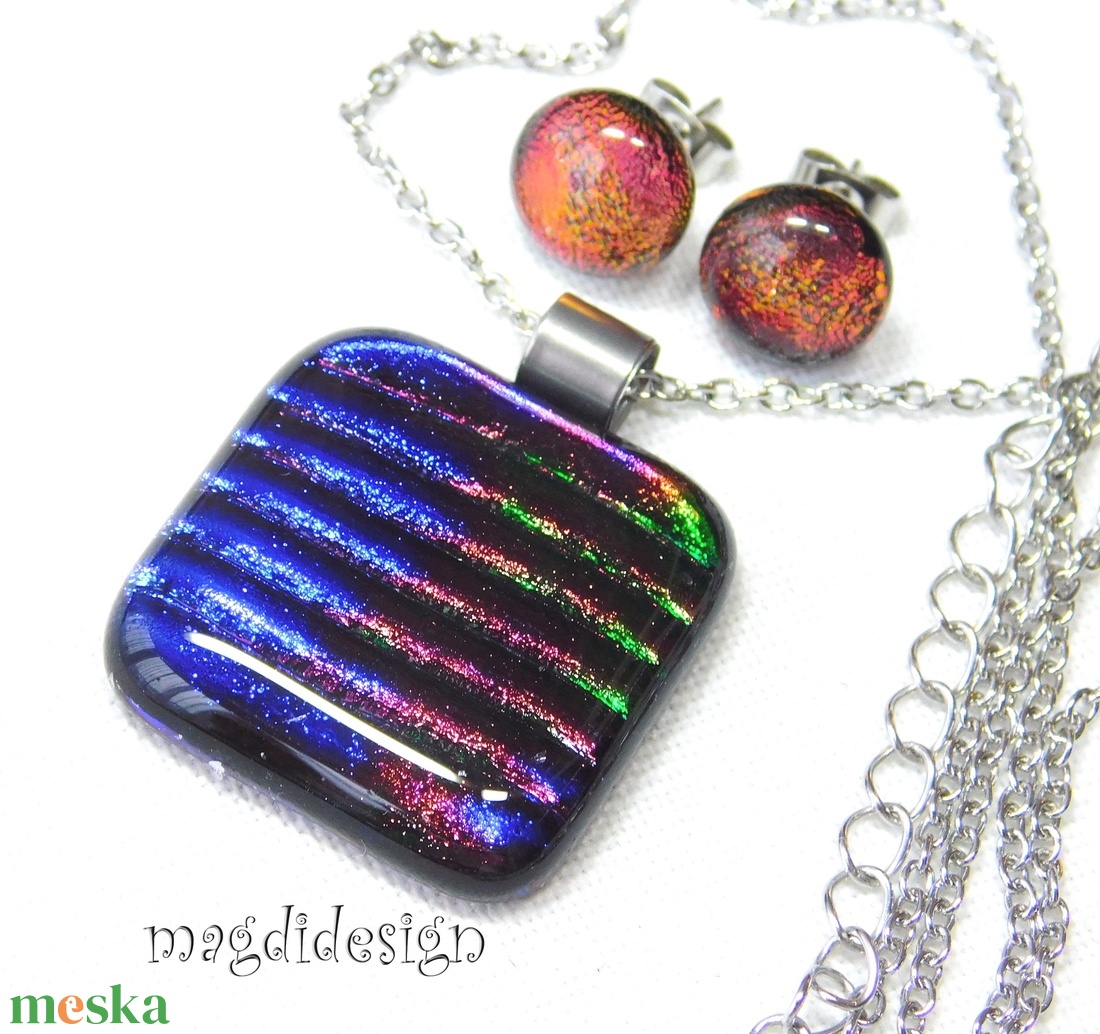 Királykék-bíbor színátmenet dichroic üvegékszer szett nyaklánc stiftes fülbevaló - ékszer - ékszerszett - Meska.hu Királykék-bíbor színátmenet dichroic üvegékszer szett nyaklánc stiftes fülbevaló - ékszer - ékszerszett - Meska.hu