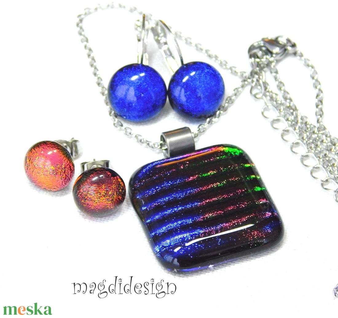 Királykék-bíbor színátmenet dichroic üvegékszer szett nyaklánc stiftes fülbevaló - ékszer - ékszerszett - Meska.hu Királykék-bíbor színátmenet dichroic üvegékszer szett nyaklánc stiftes fülbevaló - ékszer - ékszerszett - Meska.hu